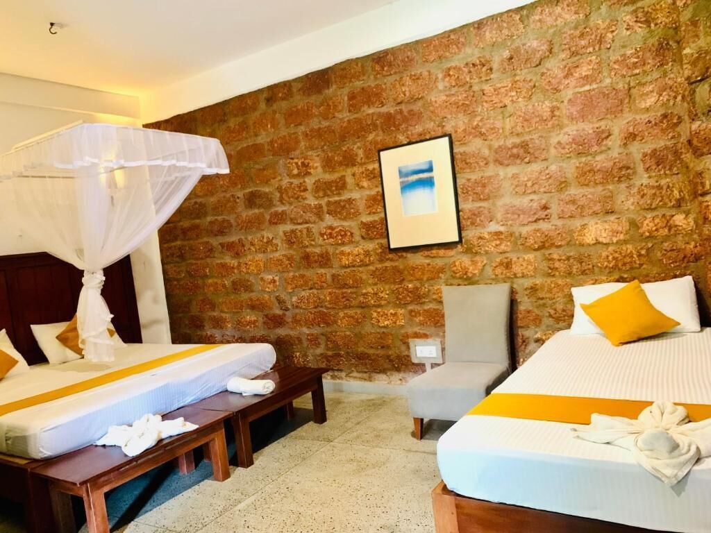 Comfort Triple Room, Balcony, Garden View | Meja, ruang kerja komputer riba, seterika/papan seterika 