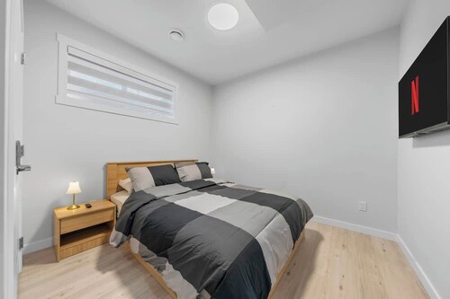 Simple and Stylish 1BR Basement Suite Near U of A