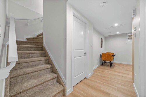 Bright 1BR Basement Suite Near U of A