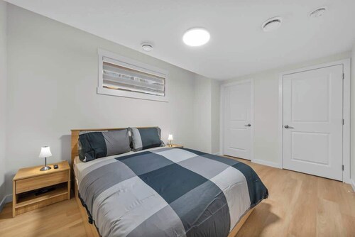 Bright 1BR Basement Suite Near U of A