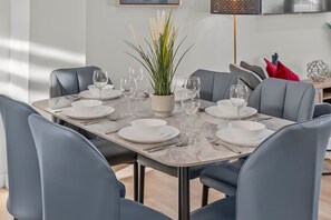 Dining - Stylish 3BR Townhouse Near U of A (Edmonton)