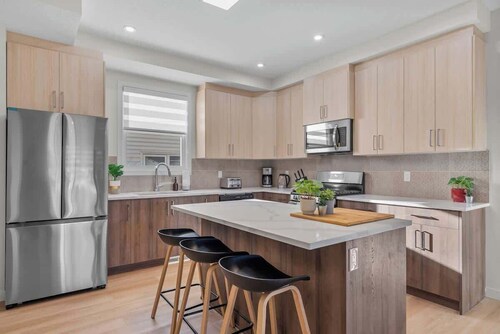 Stylish 3BR Townhouse Near U of A