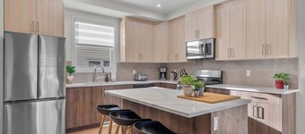 Stylish 3BR Townhouse Near U of A