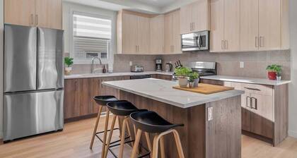 Stylish 3BR Townhouse Near U of A