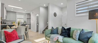 Charm 3BR Townhouse Near U of A • Spacious Stay