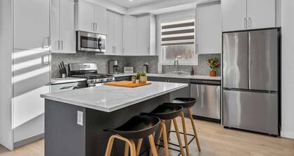 Modern End 3BR Townhouse Near U of A & Whyte Ave