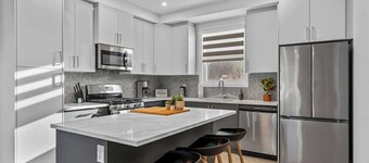 Modern End 3BR Townhouse Near U of A & Whyte Ave