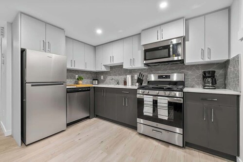 Cozy 1BR Basement Suite Near U of A & Whyte Ave