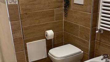 Doccia, asciugacapelli, bidet, asciugamani