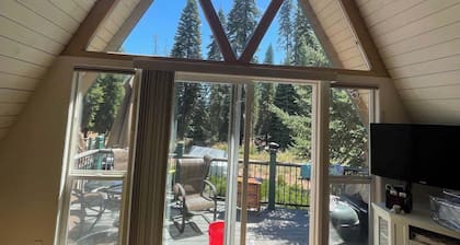 300 ft from Lake Almanor - Boat Slip included, Lake Access & Fireplace!