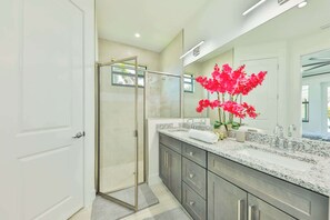 Shower, hair dryer, towels, shampoo