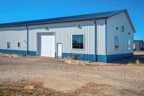 Unclassified image, 3 of 24, button - Cozy 1BR Retreat, Sleeps 4, Near I-70 & DEN (Deer Trail)