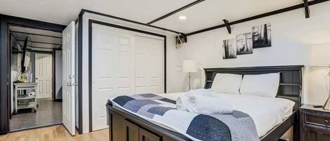 1 bedroom, desk, WiFi, bed sheets