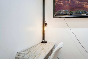 Unclassified image, 5 of 24, button - Cozy 1BR Retreat, Sleeps 4, Near I-70 & DEN (Deer Trail)