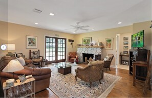 Smart TV - Steps to WEC - St Mortiz Chalet @ Swiss Stables on rare 20 Acre Site (Ocala)