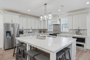 Fridge, microwave, oven, stovetop - Glimmer! Sleeps 26! 2 Blocks From The Beach! (Destin)