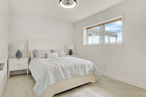 Unclassified image, 3 of 13, button - Cozy Home in Newton (Newton)