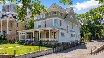 House (Multiple Bedrooms) | Property amenity