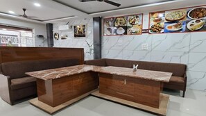 Ảnh chưa phân loại, 2 trong số 13 ảnh, nút