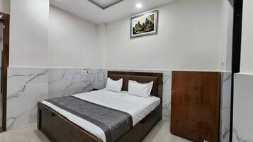 Single Room | Iron/ironing board, free WiFi