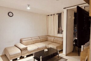 Living area - 17th Floor in North Cartagena : 3H : Swimming Pool + Gym (Cartagena de Indias)