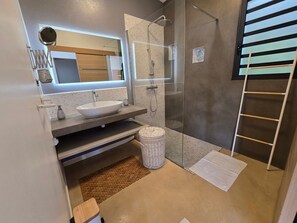 Shower, towels - Kazen’ Eden, Panoramic West View (Saint-Leu)