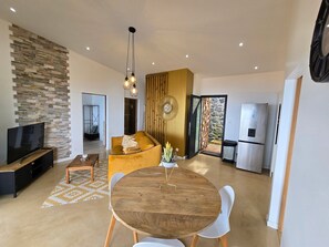 Interior - Kazen’ Eden, Panoramic West View (Saint-Leu)