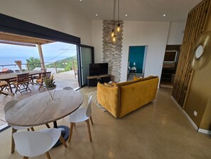 Living area - Kazen’ Eden, Panoramic West View (Saint-Leu)