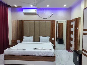 Laptop workspace, free WiFi, bed sheets - Aryans Sea Sight Resort Mandarmani (Mandarmani)