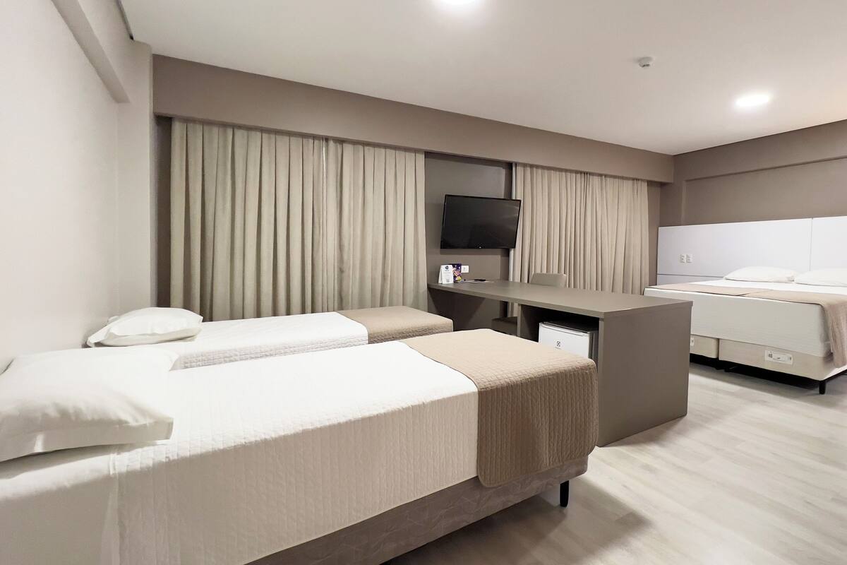 Deluxe Quadruple Room | Laptop workspace, free WiFi