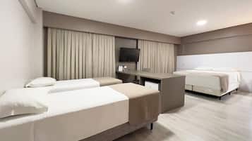 Deluxe Quadruple Room | Laptop workspace, free WiFi