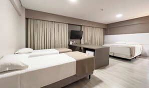 Deluxe Quadruple Room | Laptop workspace, free WiFi - Hotel Gran Santa Catarina (Indaial)