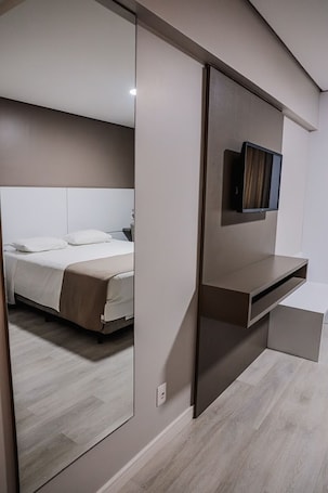 Espacio para trabajar con laptop y wifi gratis . Hotel Gran Santa Catarina