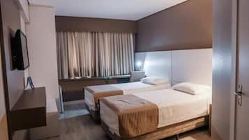 Deluxe Twin Room | Laptop workspace, free WiFi