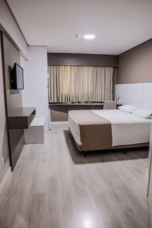 Deluxe Double or Twin Room | Laptop workspace, WiFi (free) - Hotel Gran Santa Catarina (Indaial)