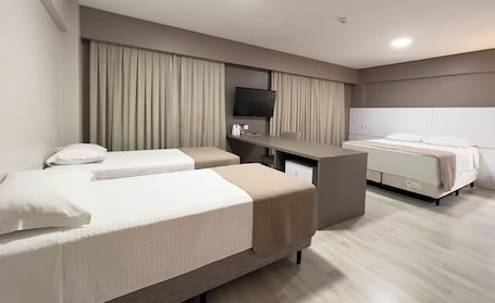 Espacio para trabajar con laptop y wifi gratis . Hotel Gran Santa Catarina
