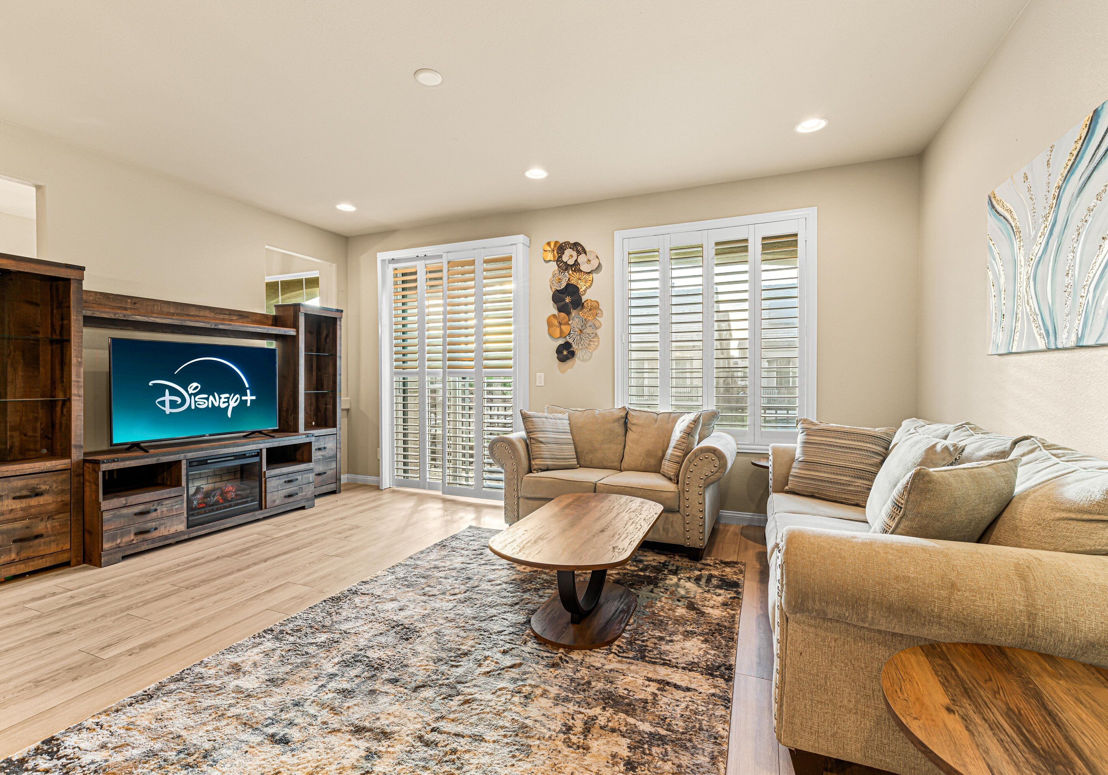 Smart TV y chimenea 