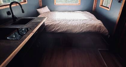 6 acre private nature retreat glamping cabin.