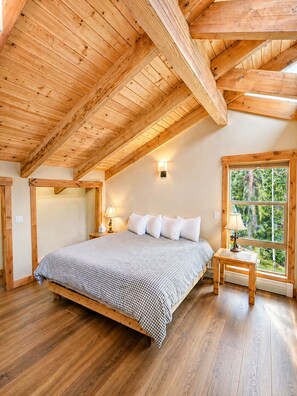 5 Schlafzimmer, Schreibtisch, Bügeleisen/Bügelbrett, Reisekinderbett