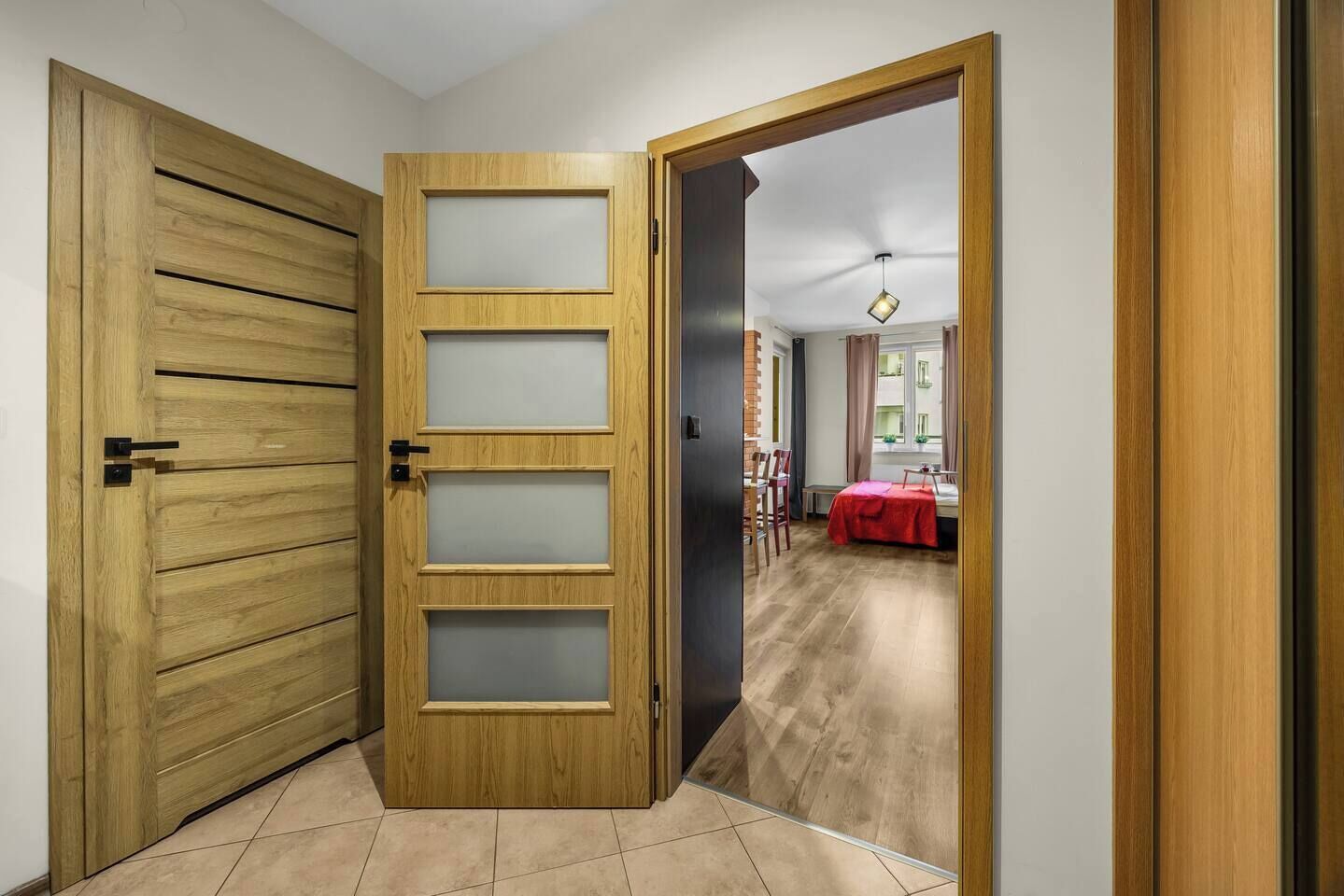 Desk, iron/ironing board, WiFi, bed sheets