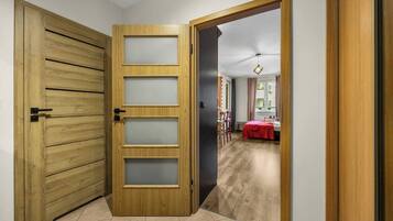 Desk, iron/ironing board, WiFi, bed sheets