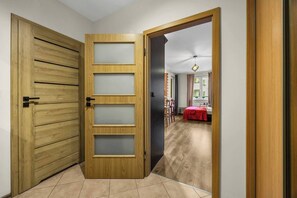 デスク、アイロン / アイロン台、WiFi、ベッドシーツ