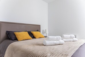 1 bedroom, iron/ironing board, bed sheets - L’Hortus – Terrasse – Nature – Parking (Saint-Mathieu-de-Tréviers)