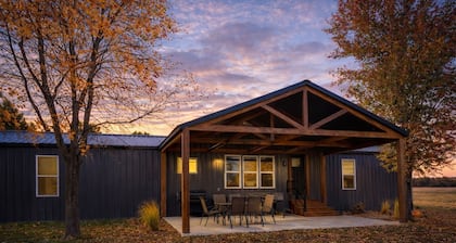 Fox Lake Escape- Peaceful Cabin for Outdoor Enthusiasts