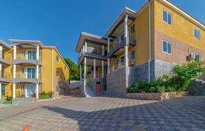 Exterior - Serene Red Hills Escape (Kingston)