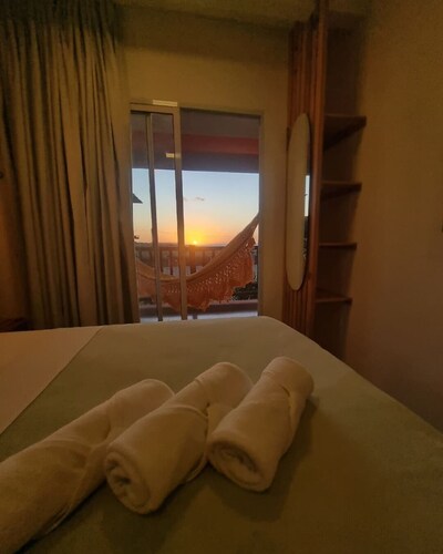 Apartment on the 1st floor of the house, sunset view, privacy and close to the beach.