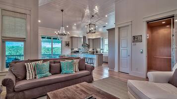 House, Multiple Beds (Sea Glass on 30A) | Living area