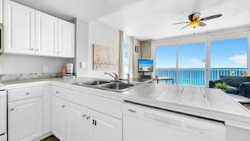 Appart'hôtel, plusieurs lits (Majestic Beach Towers 1-1415) | Cuisine privée