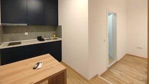 Apartment | Private kitchen | Fridge, stovetop, cookware/dishes/utensils - 369 apartments  (Beograd)