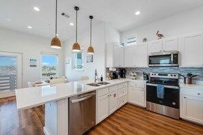 Fridge, microwave, oven, stovetop - Private Pool|Walk 2 Beach|Pets Welcome! (Port Aransas)